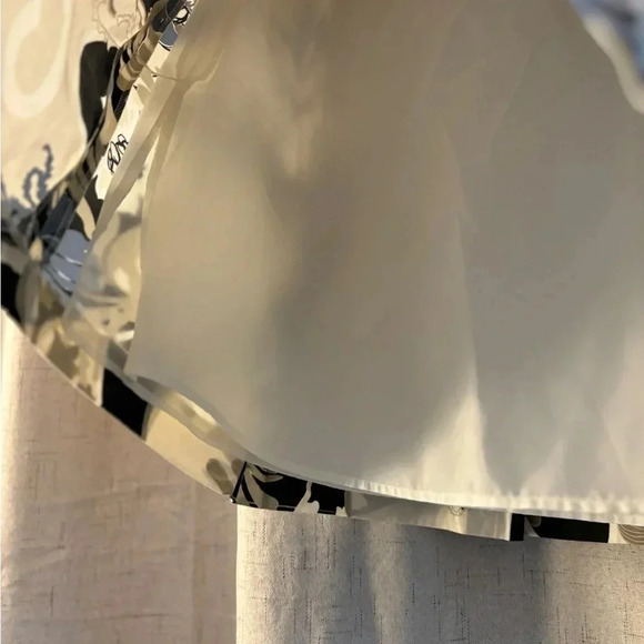 Ann Taylor Petites Size 0P Floral Skirt. Blue, khaki, cream and black. - Picture 5 of 6